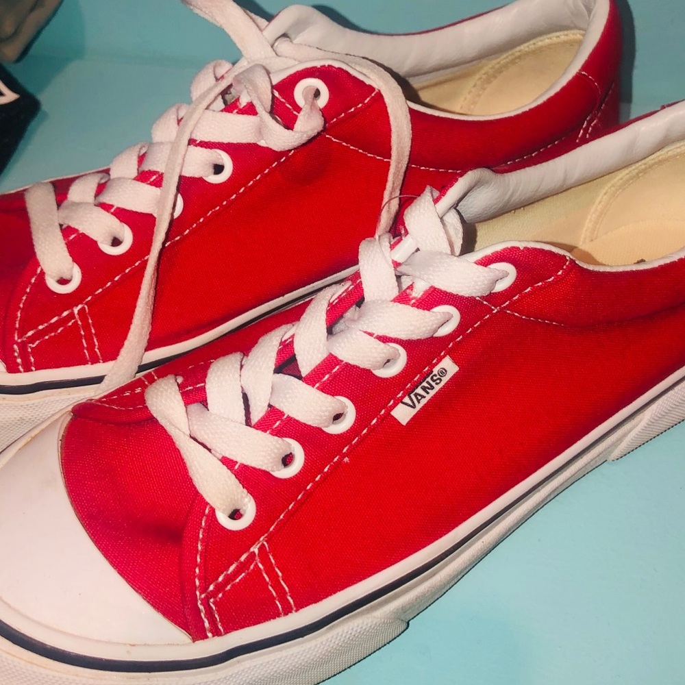 Red Van Sz 9 Like New